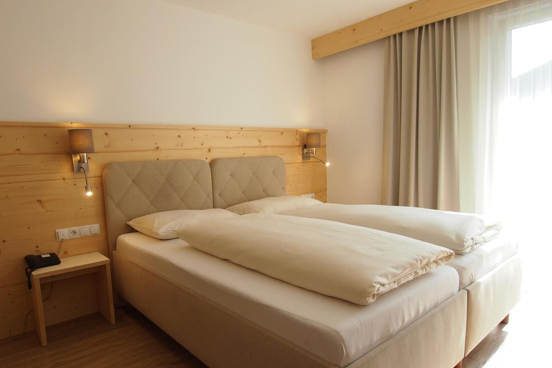 Hotel Sonnhof Mutters Bagian luar foto