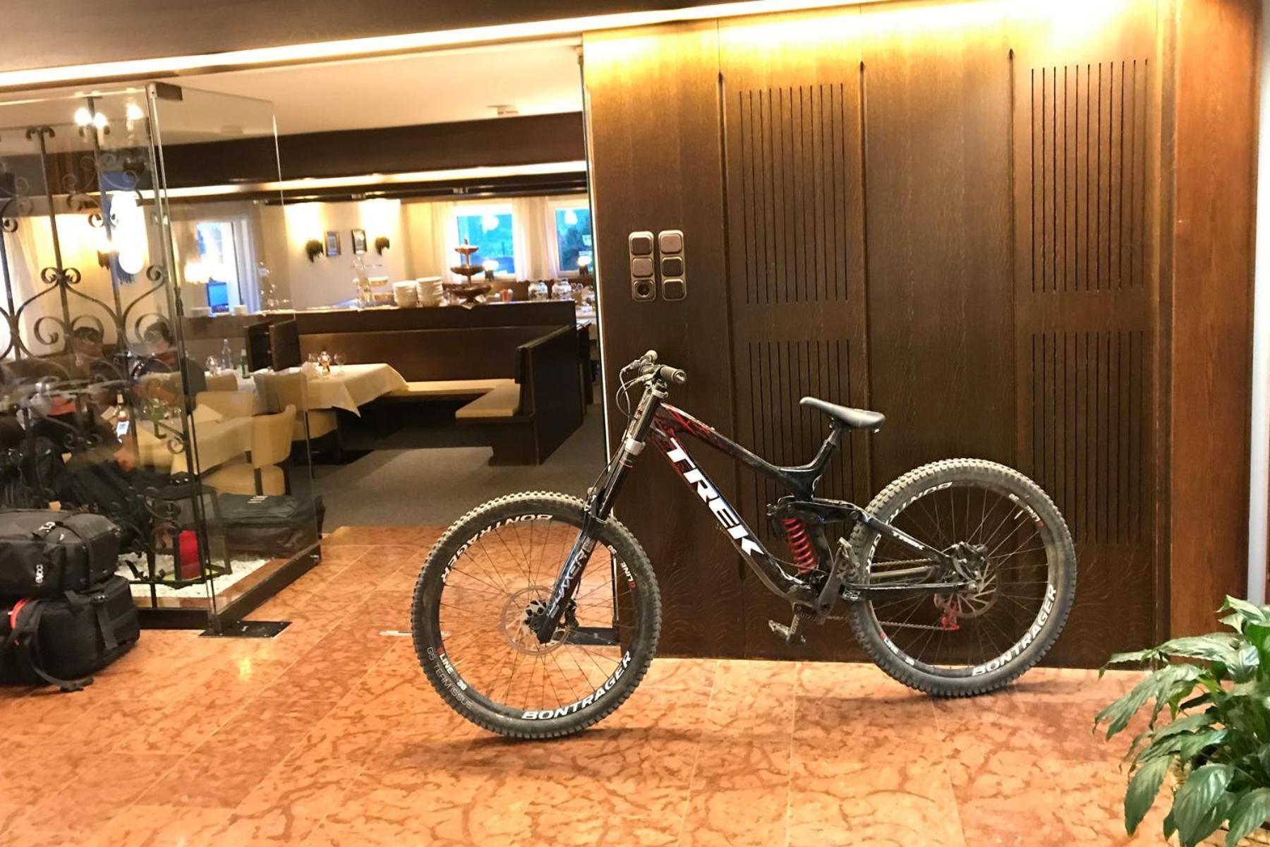Hotel Sonnhof Mutters Bagian luar foto