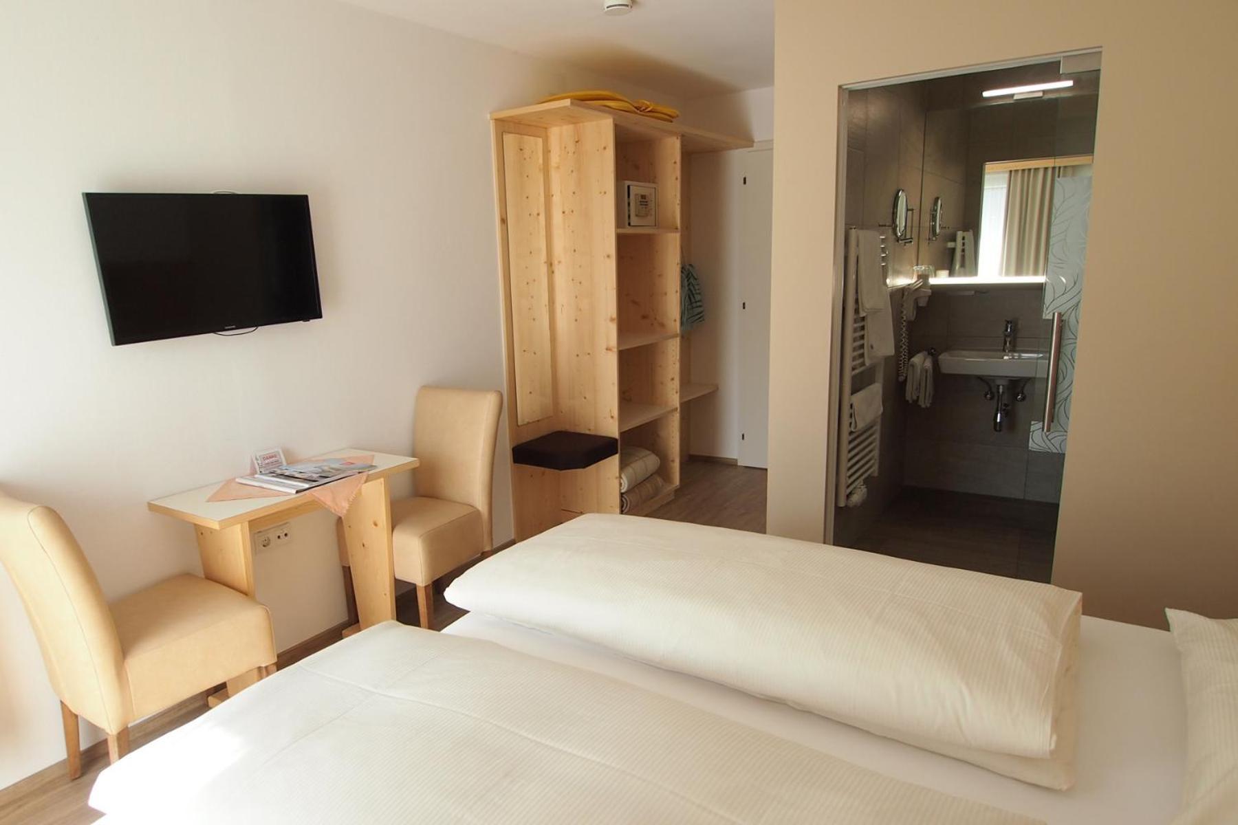 Hotel Sonnhof Mutters Bagian luar foto