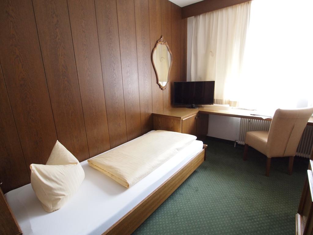 Hotel Sonnhof Mutters Bagian luar foto