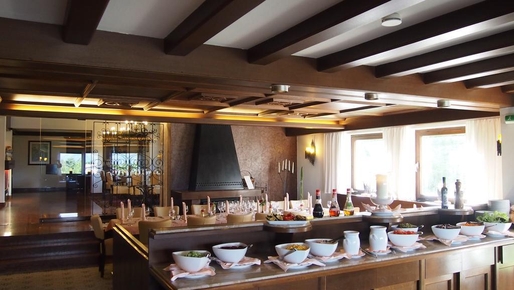 Hotel Sonnhof Mutters Bagian luar foto