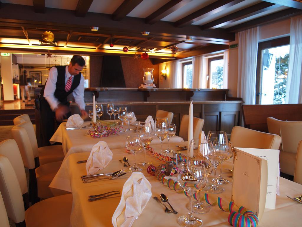 Hotel Sonnhof Mutters Bagian luar foto