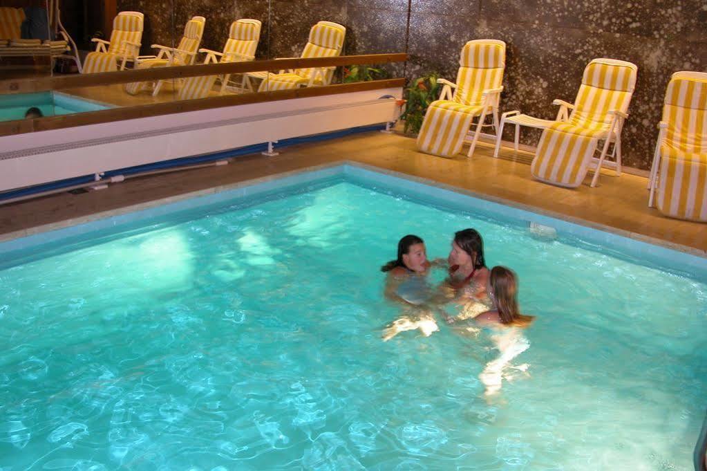 Hotel Sonnhof Mutters Bagian luar foto