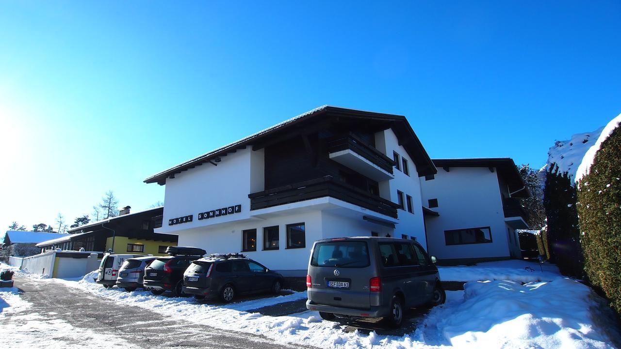 Hotel Sonnhof Mutters Bagian luar foto