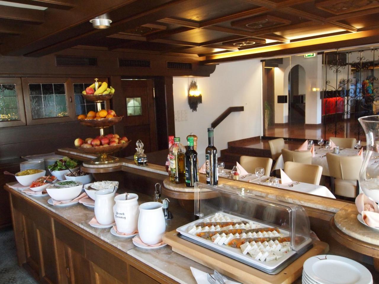 Hotel Sonnhof Mutters Bagian luar foto